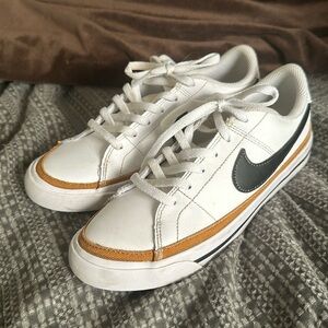 Nike Court Legacy
